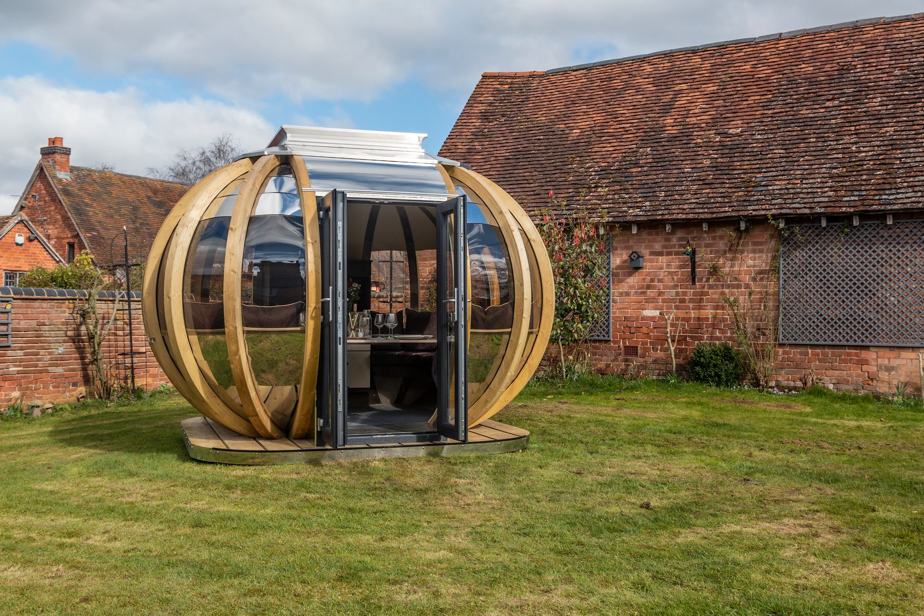 Ornate Garden Grande Deluxe Chic Garden Pod