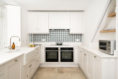 perfect-stays-the-old-school-house-kitchen.jpg