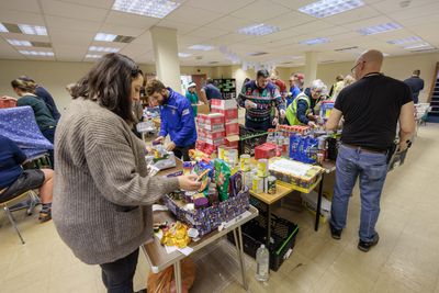 0030_miller_homes_storehouse_project_christmas_hampers.JPG