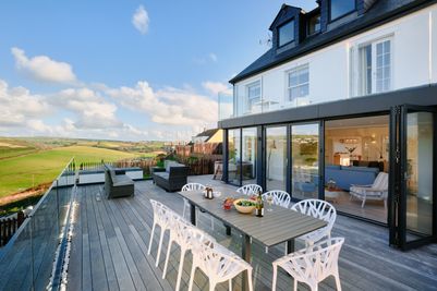Perfect-Stays-The-Lookout-terrace-1.jpg