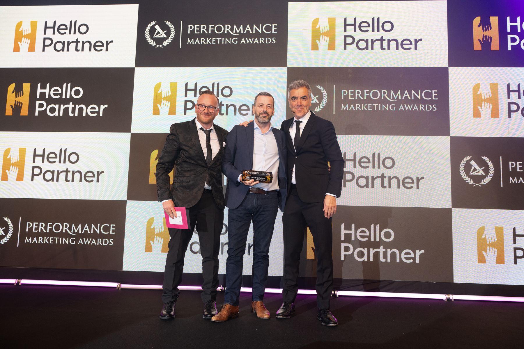 Chris Skinner, Director and Co-Founder at Acquirz, accepting Performance Marketing Award