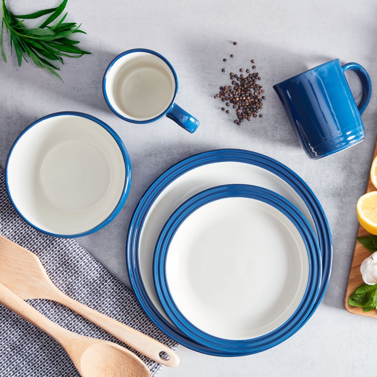 Barbary & Oak BO867011BLU Foundry 16 Piece Dinnerware Set Limoges Blue.jpg