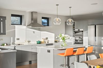Perfect-Stays-Sunny-Seven-kitchen-3.jpg