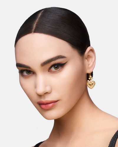 DG_MU24_FLAWLESS LOOK_1_MAKEUP PORTRAIT_JPG_4X5_300DPI.jpg