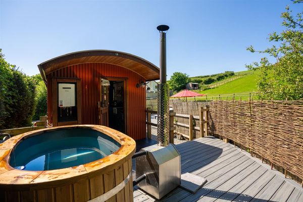 Shepards Hut - Hot tub.jpeg