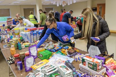 0033_miller_homes_storehouse_project_christmas_hampers.JPG