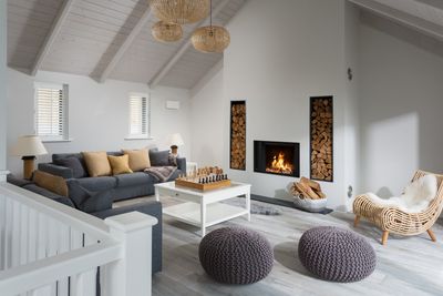 Perfect-Stays-Compass-Point-living-area.jpg