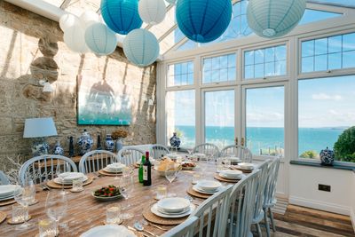 Perfect-Stays-Shun-Lee-dining-room.jpg