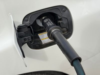 Hydrogen Refuelling 3.jpg