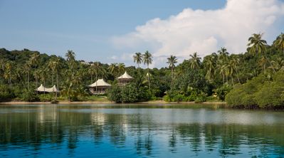 Soneva_Kiri_-_2_Bedroom_Junior_Beach_Pool_Retreat_from_the_Sea[1].jpg