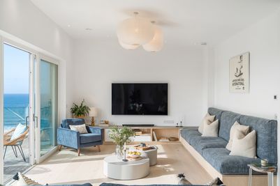 Perfect-Stays-Gwelefan-living-area-2.jpg