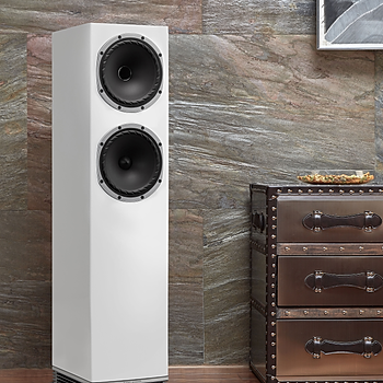 F502-Lifestyle-white-Goff.jpg