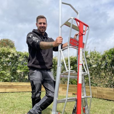 Andy Bourke – The Hedge Barber – Professional Topiarist and Online Influencer  
