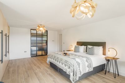 Perfect-Stays-Noordhoek-master-bedroom-2.jpg
