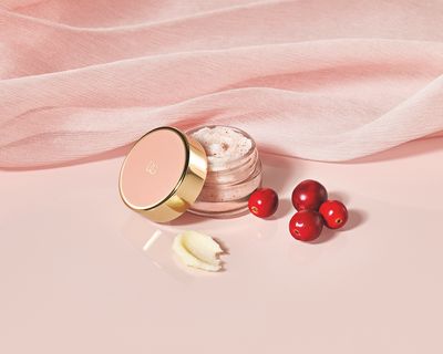 MU25_FRESH_SKIN_EC_PRODUCT_W_INGR_NOURI_LIP_BERRY_SCRUB_8054754407945_JPG_5_4_300DPI_CMYK.jpg