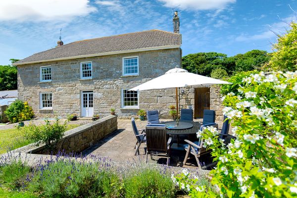 farmhouse_patio_boskenna_cornwall_j_hoskin.jpg