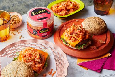 20240520_Vadasz_Kimchi_Burger_WithPackaging.jpg