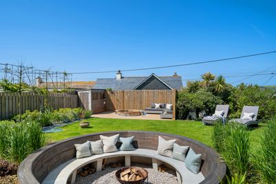 Perfect-Stays-Trelorna-garden-2.jpg