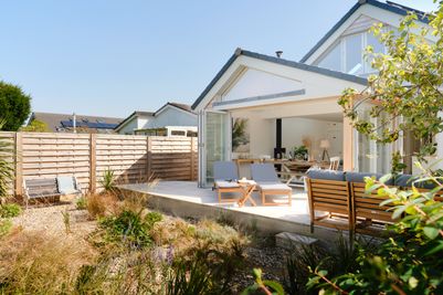 Perfect-Stays-Driftwood-garden.jpg