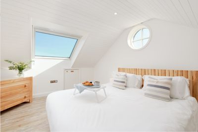 Perfect-Stays-Driftwood-bedroom-three.jpg