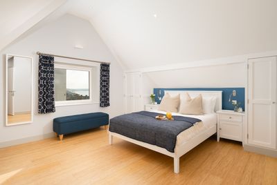 perfect-stays-the-old-school-house-master-bedroom.jpg