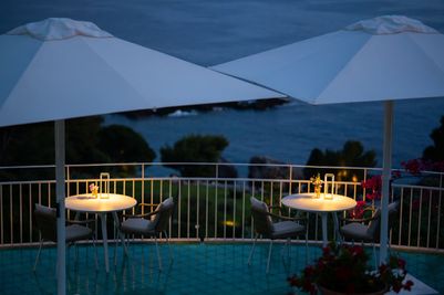SV_Le Lanterne Terrace_night.jpg