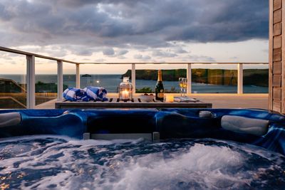 Perfect-Stays-Waders-hot-tub.jpg
