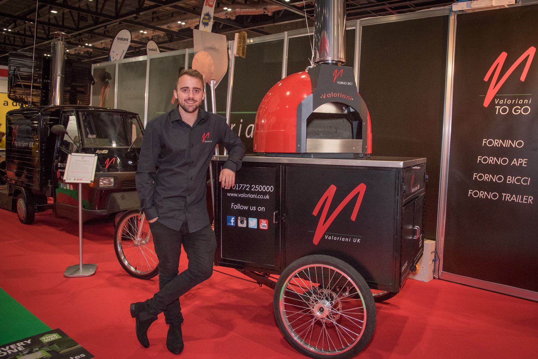 Dino Manciocchi with a Forno Bici UK 60 mobile oven option