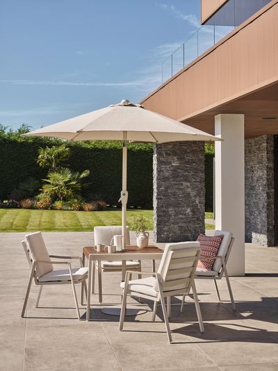 Leena 4 Seat Dining Set with Parasol