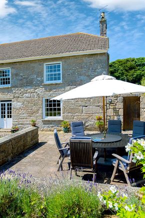 farmhouse_patio_boskenna_cornwall_j_hoskin.jpg