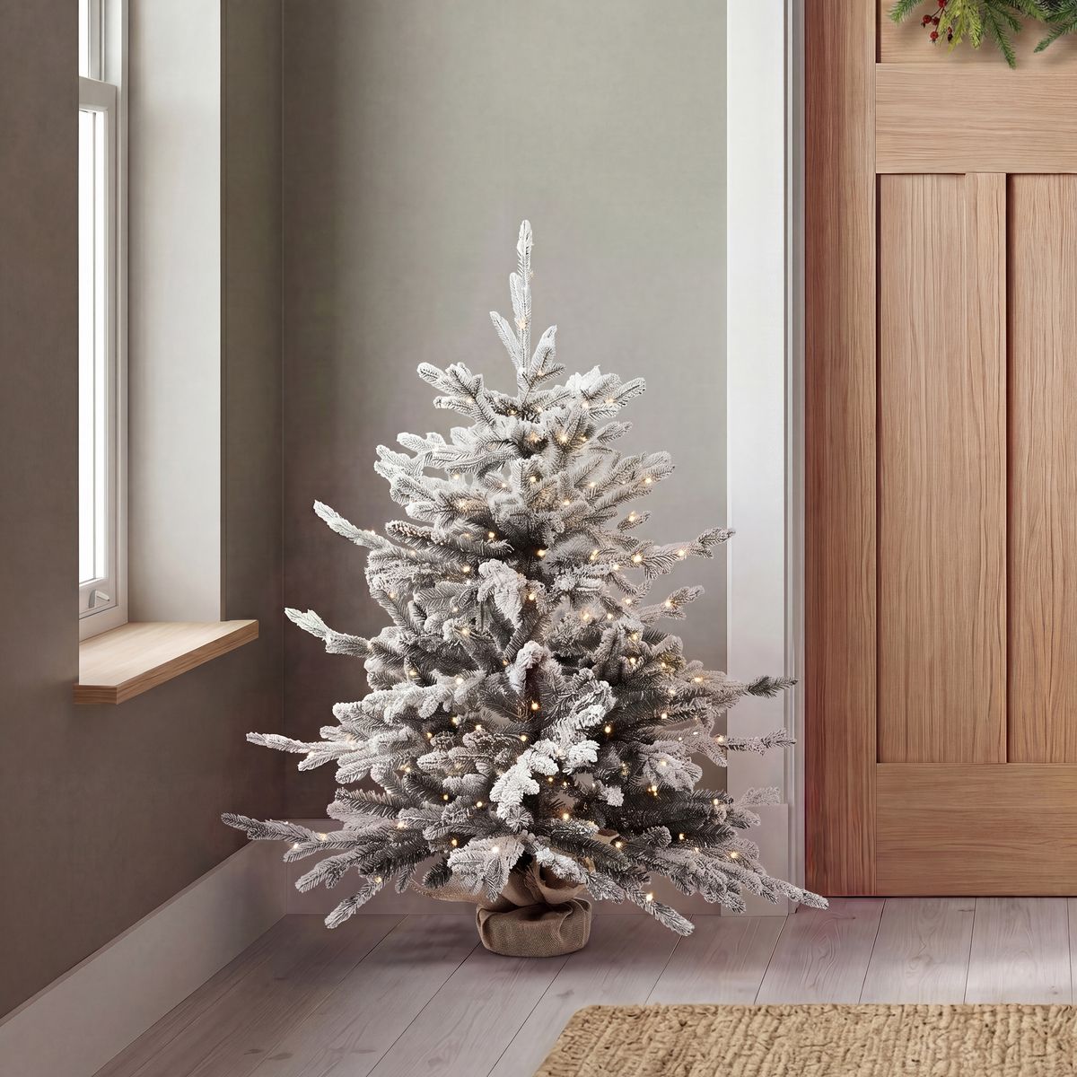 HMXTREE3FTPL-3ft-Snowy-Tree-Insitu-Art-01-300dpi.jpg