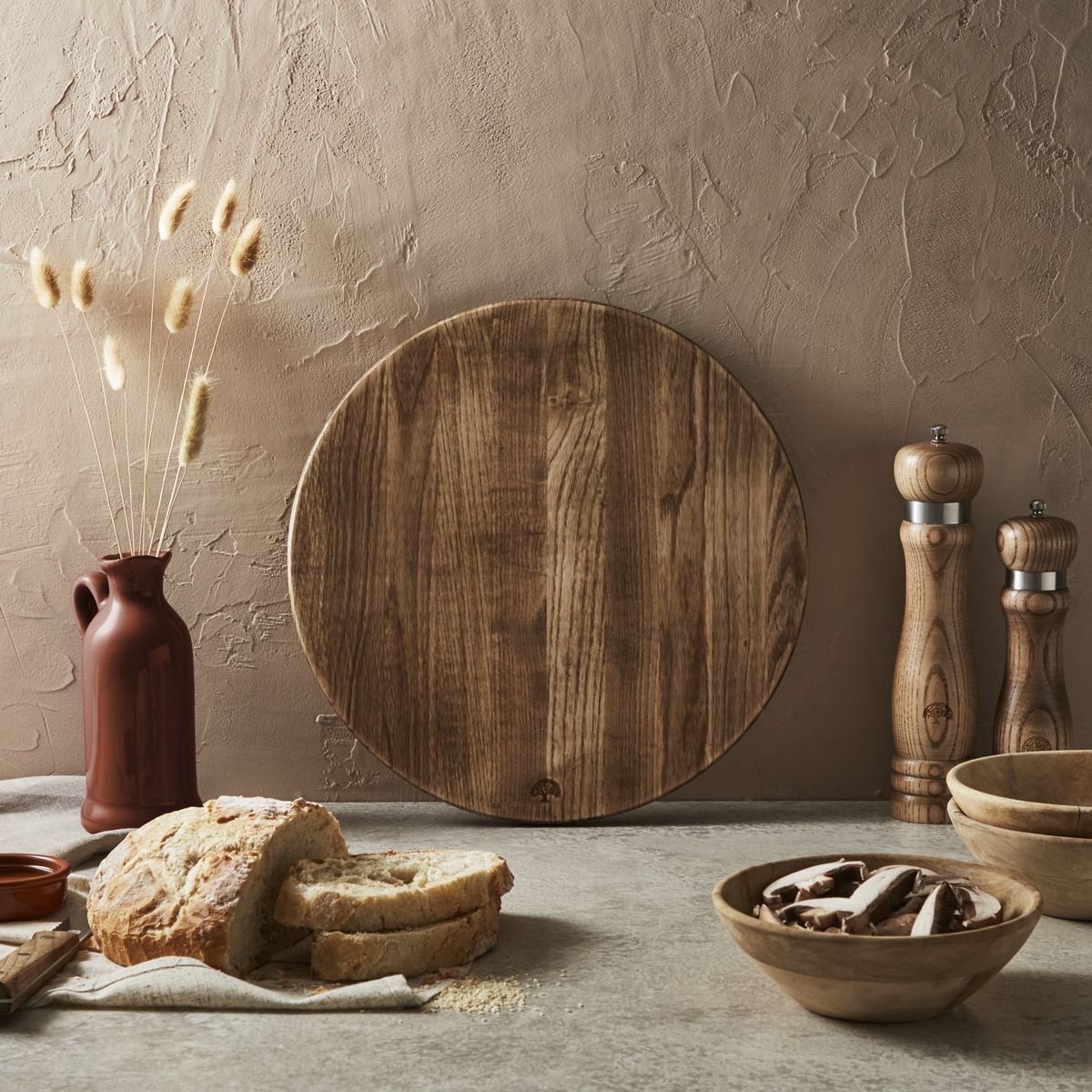 Round Ash Wood Chopping Board - BO847026_05.jpg