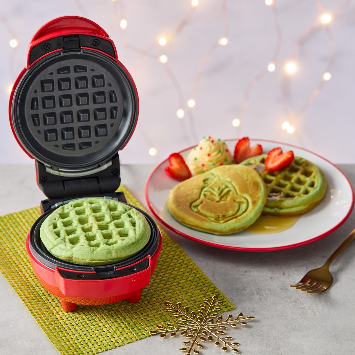 THE GRINCH MINI WAFFLE MAKER - RED