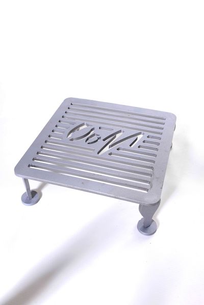 The Tuscan Grill from Valoriani UK - an accessory for use in pizza ovens