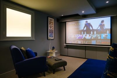 Perfect-Stays-Waterside-cinema-room-2.jpg