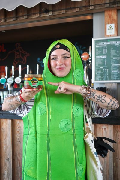 Festival-goers flaunting their love of pickles at The Big Brine, London’s brand-new festival celebrating all things pickled, fermented and brined. The inaugural event took place in Hackney, where Vadasz, the festival’s lead sponsor, was founded from a shipping container. Today, the brand is stocked in major supermarkets nationwide, bringing its much-loved pickles to the masses.
