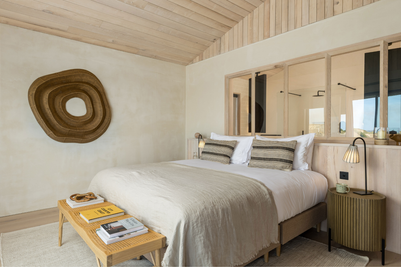 Perfect-Stays-Oku-master-bedroom.png