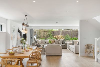 Perfect-Stays-One-Trenoweth-living-area-3.jpg