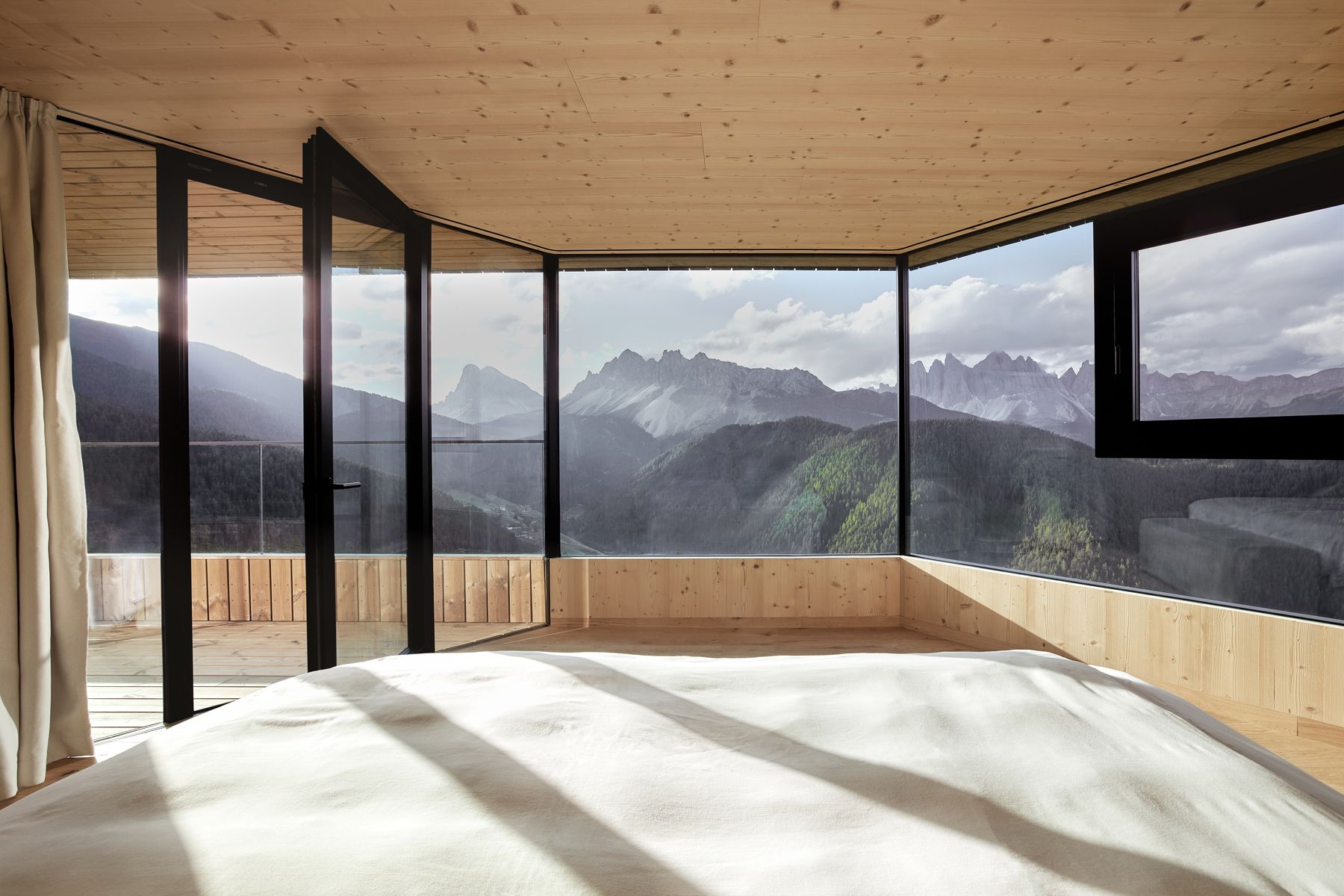 FORESTIS-Penthouse-Raum-3 (3).jpg