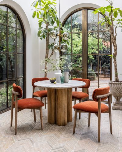 Column Marble Dining Table (Natural)