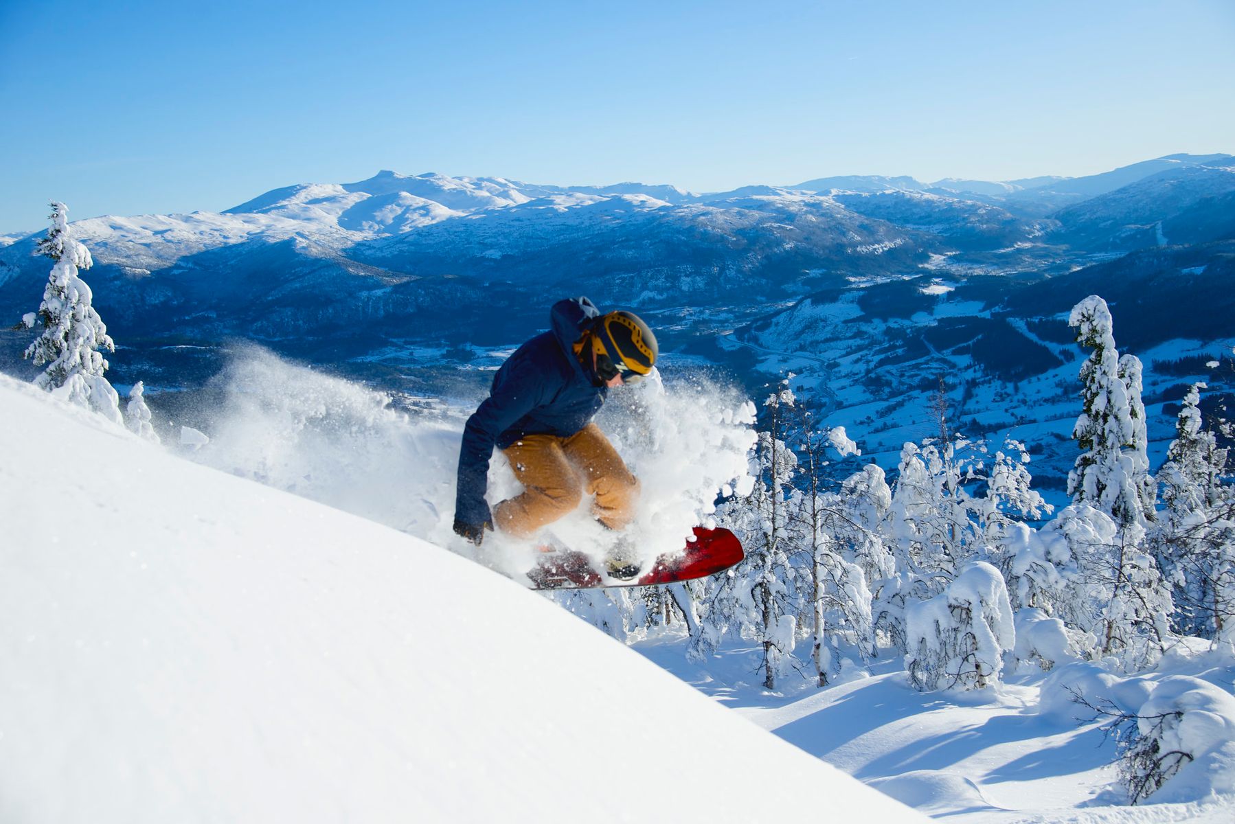 Snowboarder in Voss_Copyright - Norway Home of Skiing.jpg