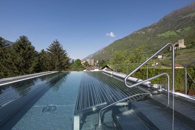 Feldhof_Sky Spa Pools_Whirl Pool.jpg