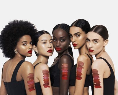 DG_MU24_EVERKISS_LIQUID_LIP_SWATCHES_ON_SKIN_JPG_5X4_300DPI.jpg