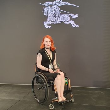 Ivy with her award 