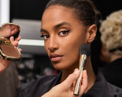 FS_WOMAN_SS25_BEAUTY_BTS_SHOTS_APPLICATION_SHOT_SASHA_IMG_8770_5_4.jpg