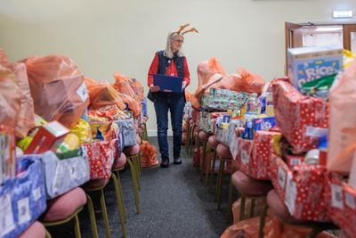 0040_miller_homes_storehouse_project_christmas_hampers.JPG