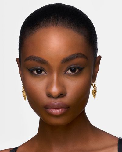 DG_MU24_FLAWLESS LOOK_4_MAKEUP PORTRAIT_JPG_4X5_300DPI.jpg