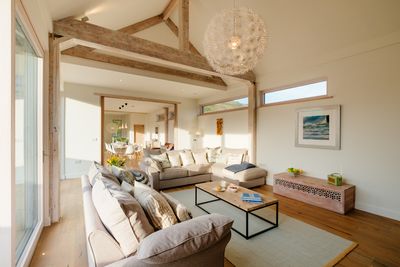 Perfect-Stays-Treasure-House-living-area-2.jpg