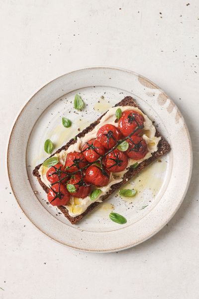 Tomato on rye bread