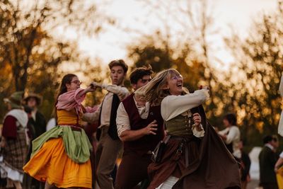 The event includes workshops on hobbit dancing, cooking, weaving and fibre arts (1).jpg